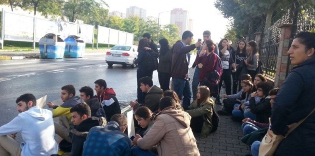 Halkalı Toplu Konut Meslek Lisesi öğrencileri boykot için toplandı