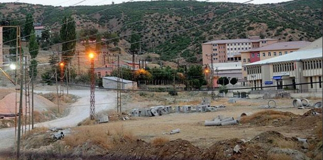 Hizan Kaymakamlığı ilçedeki bütün iş makinelerine el koydu