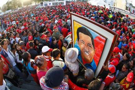 Hugo Chavez’i milyonlar uğurladı