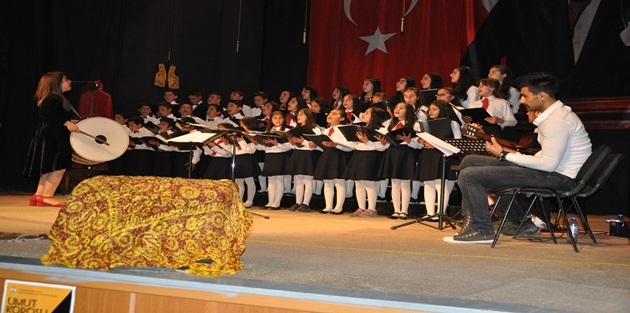 İlçe'nin Kısıklı Köyü “Umut Korosu“ndan Konser 