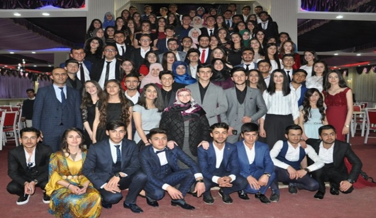 İsmet Alkan Anadolu Lisesi'nin mezuniyet gecesi 