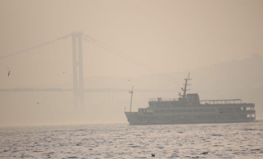 İstanbul Boğazı'nda sis etkili oldu