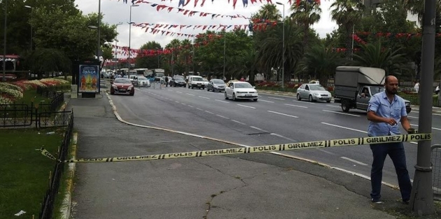 İstanbul Emniyeti önünde şüpheli araç alarmı