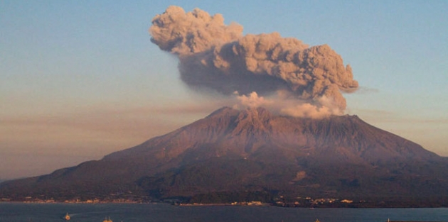 Japonya’daki Aso Yanardağı faaliyete geçti