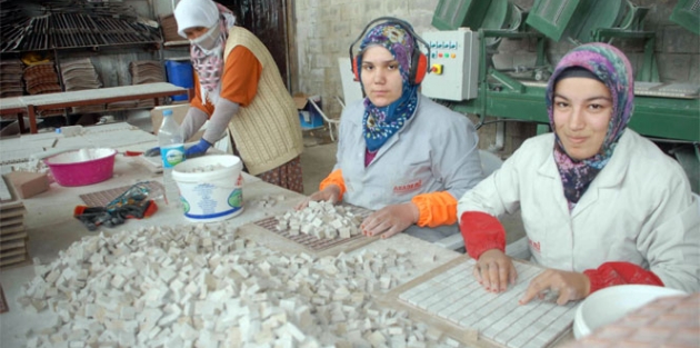 Kadınların şekil verdiği mermerler Avrupa'ya ihraç ediliyor