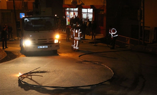 Kağıthane'de kablolardaki patlamalar paniğe yol açtı