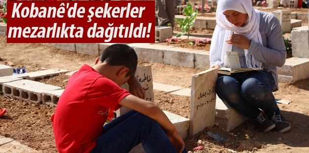 Kobanê'de şekerler mezarlıkta dağıtıldı!