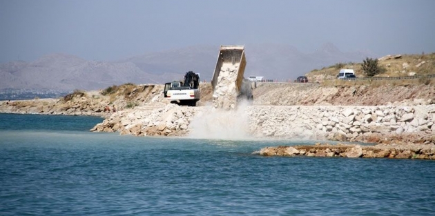 Mahkeme, Karayolları'nın kendi binaları için Van Gölü'nü doldurmasına dur dedi