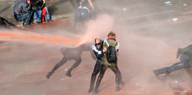 Mahkeme: Polis gazetecilere engel değil yardımcı olmalı