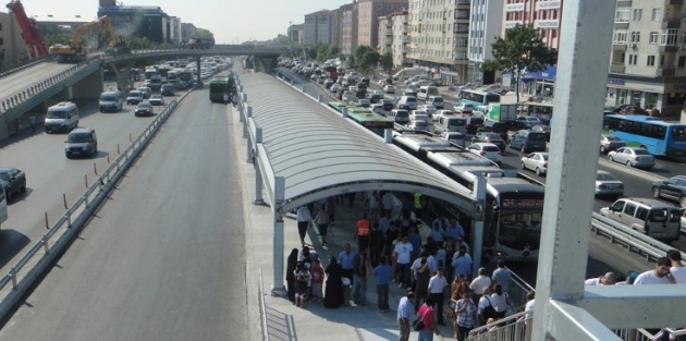 Metrobüs durağında cinayet