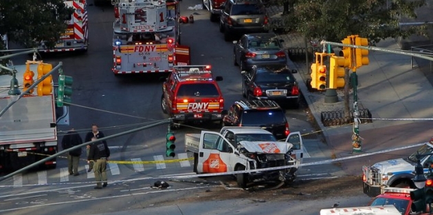 New York'ta bir araç yayaların arasına daldı