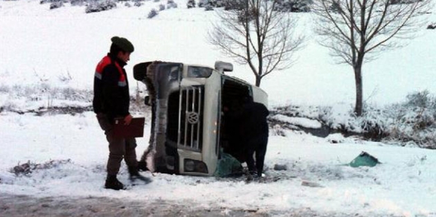 Öğrencileri taşıyan midibüs devrildi: 1 ölü, 17 yaralı