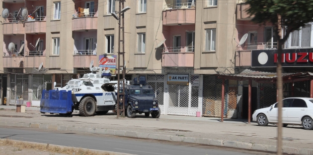 Polis AKP tabelasını tekrar astı