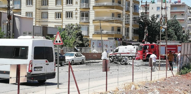 Reyhanlı'da araçta bomba patladı, üç ölü var