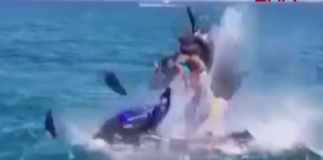 Rusya'da jet ski patladı, baba ve oğlu yaralandı.. O anlar kamerada