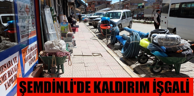 Şemdinli'de kaldırım işgali