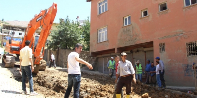 Şemdinli'de Yol Yapım Çalışması