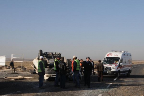 Siirt'te minibüs takla attı: 2 ölü, 4 yaralı