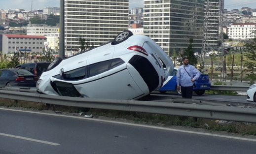 Sınava giden öğretmenler kaza yaptı