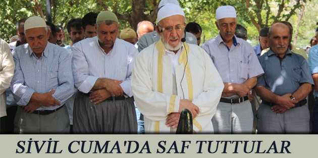 Sivil Cuma'da saf tuttular