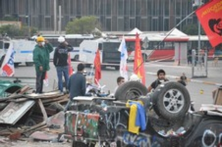 Taksim'de bekleyiş devam ediyor