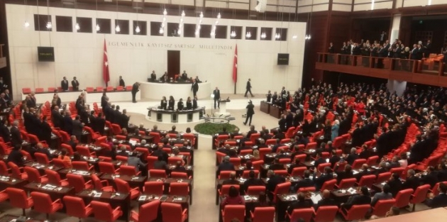 TBMM açılışında Erdoğan'ı üç parti ayakta karşıladı