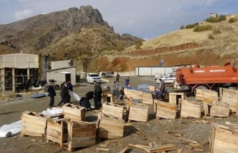 Şemdinli'de Sokak Hayvanları İçin Kulübeler Yapıldı