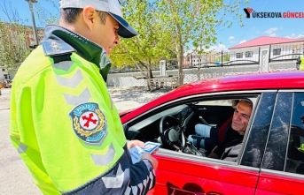 Yüksekova’da sürücüler trafik testinden geçti