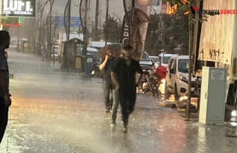 Yüksekova’da bunaltıcı sıcaklardan sonra yağmur...