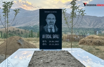 Av. Erdal Safalı’nın Mezar Taşına Fotoğrafı...