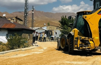 Yüksekova Belediyesi Yol Çalışmalarına Hız Verdi