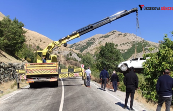 Yüksekova’da araç uçuruma kaçtı: 1 Yaralı