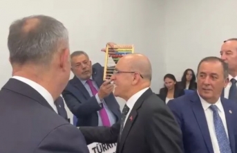 CHP’den Mehmet Şimşek’e abaküslü karşılama