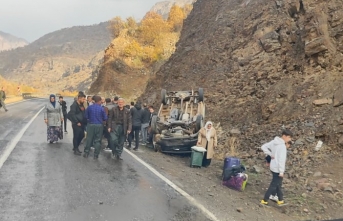 Çukurca karayolunda kaza; 11 yaralı