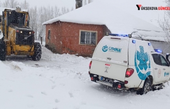 Yüksekova’da ekipler seferber oldu: Yolları kapanan...