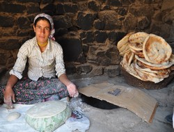 XURİTİS KÖYÜ'NÜN EMEKÇİ KADINLAR