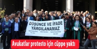 Avukatlar protesto için cüppe yaktı