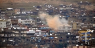 Cizre’de bodrumdaki yaralıları almak için ambulanslar...