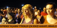 Depremde yaşamını yitirenler için denize karanfil...