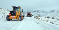 Hakkari’de 14 köy, 42 mezra yolu ulaşıma kapandı