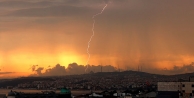 İstanbul güne şimşeklerle uyandı