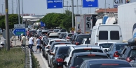 Kapıkule'de yoğunluk; araç kuyruğu gümrük dışına...