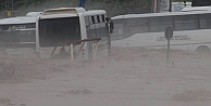 Kilis- Gaziantep karayolu sel nedeniyle kapandı