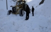 Hakkari'de Köy yollarına çığ düştü