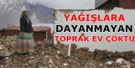 Yağışlara dayanamayan toprak ev çöktü