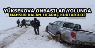 Yüksekova Onbaşılar Yolunda Mahsur Kalan 10 Araç Kurtarıldı