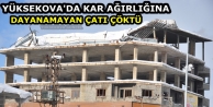 Yüksekova'da Kar Ağırlığına Dayanamayan Çatı...