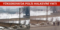 Yüksekova'da polis halkevini yıktı