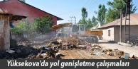 Yüksekova'da yol genişletme çalışmaları