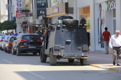 Van'da zırhlı araçların plakaları söküldü!